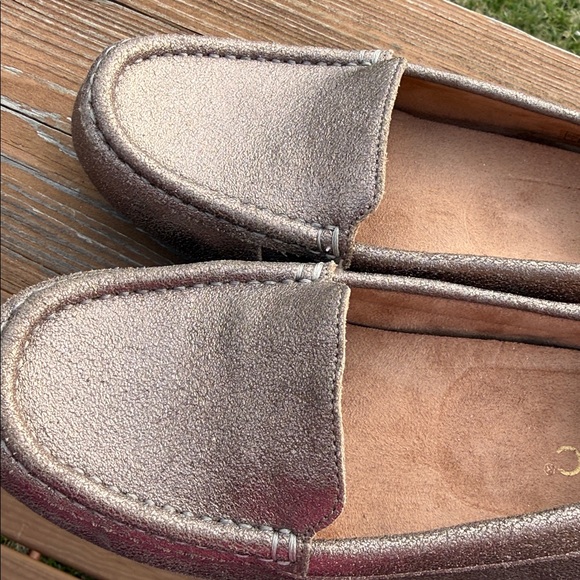 Vionic Gold Metallic Leather Debbie Loafers Size 7 - Picture 6 of 9